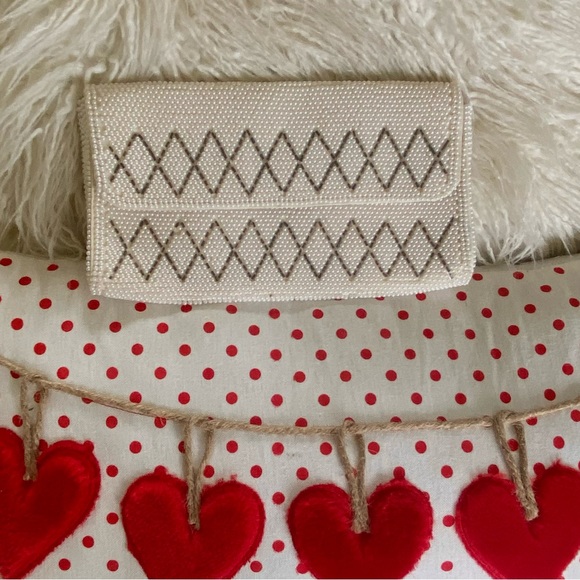 Vintage Faux Pearl Clutch - Picture 2 of 16